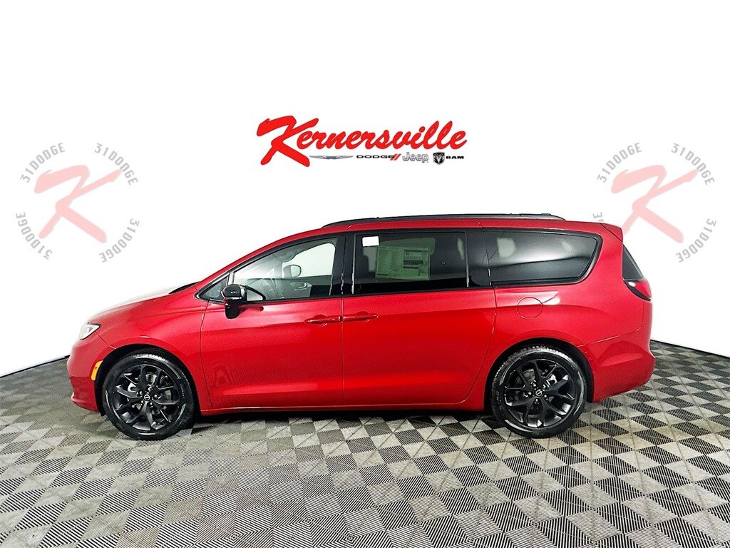 2026 Chrysler Pacifica Limited photo 4