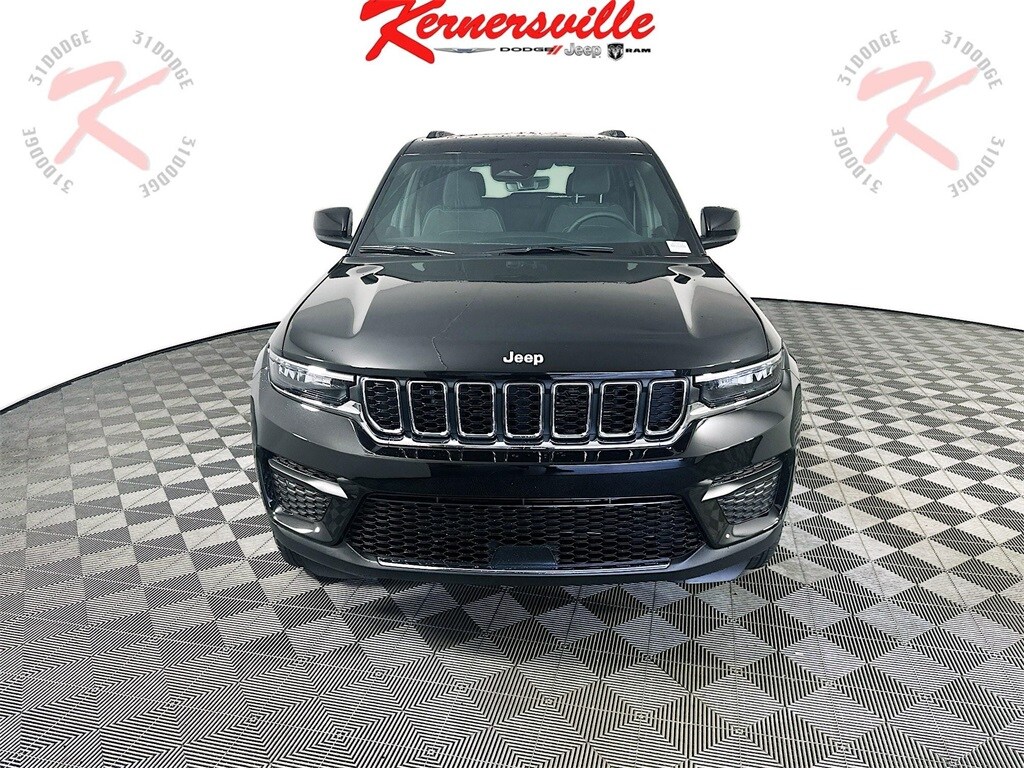 2025 Jeep Grand Cherokee Laredo X photo 2