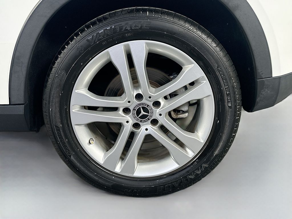 Mercedes-BenzGLA33