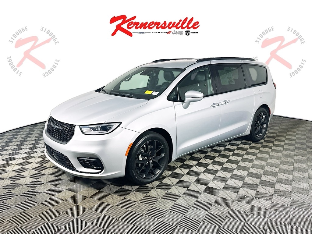 Used 2022 Chrysler Pacifica Touring L S Appearance Passenger Van