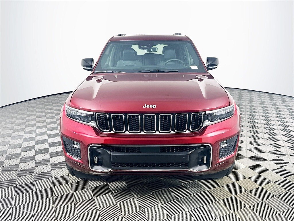 2025 Jeep Grand Cherokee Overland photo 2