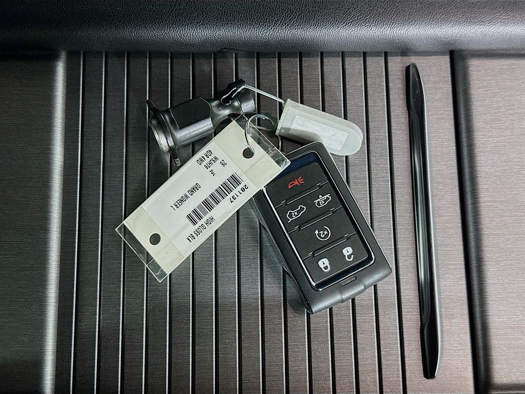 JeepGrand Wagoneer L20
