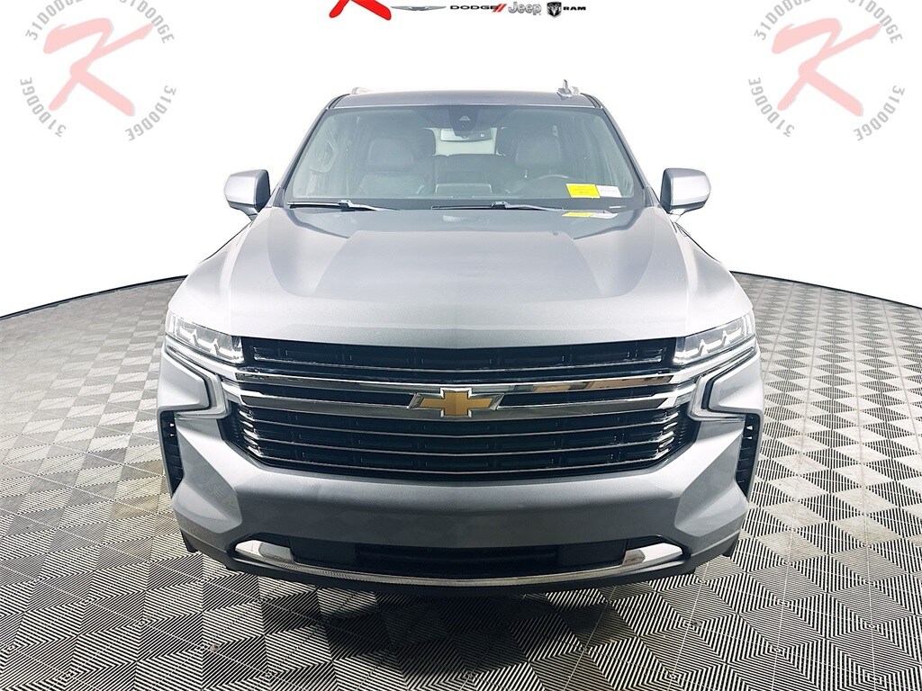2021 Chevrolet Suburban LT photo 2