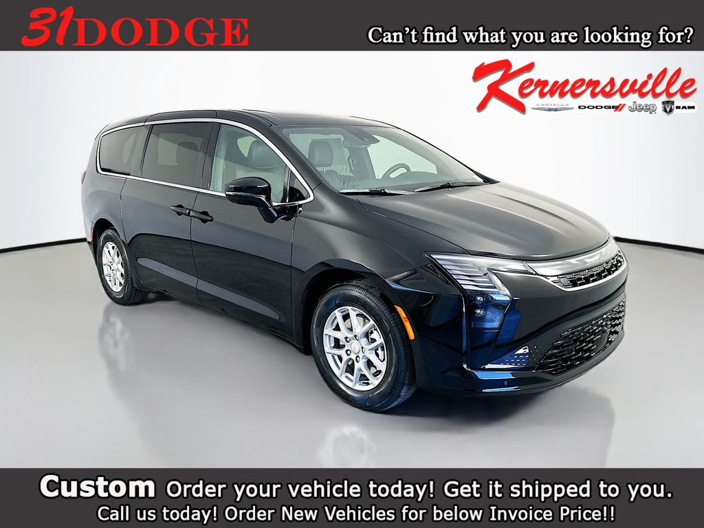 2027 Chrysler Pacifica Select's photo