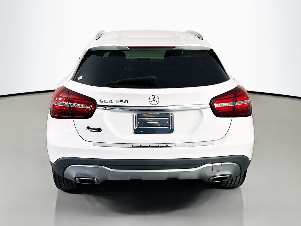 Mercedes-BenzGLA6