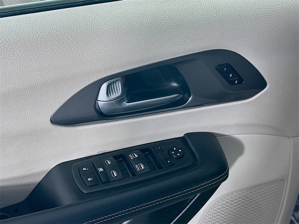 ChryslerPacifica23