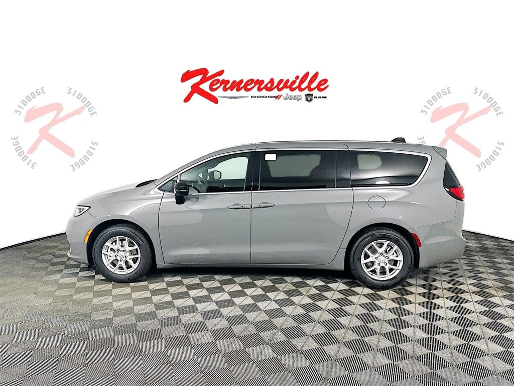 2025 Chrysler Pacifica photo 4