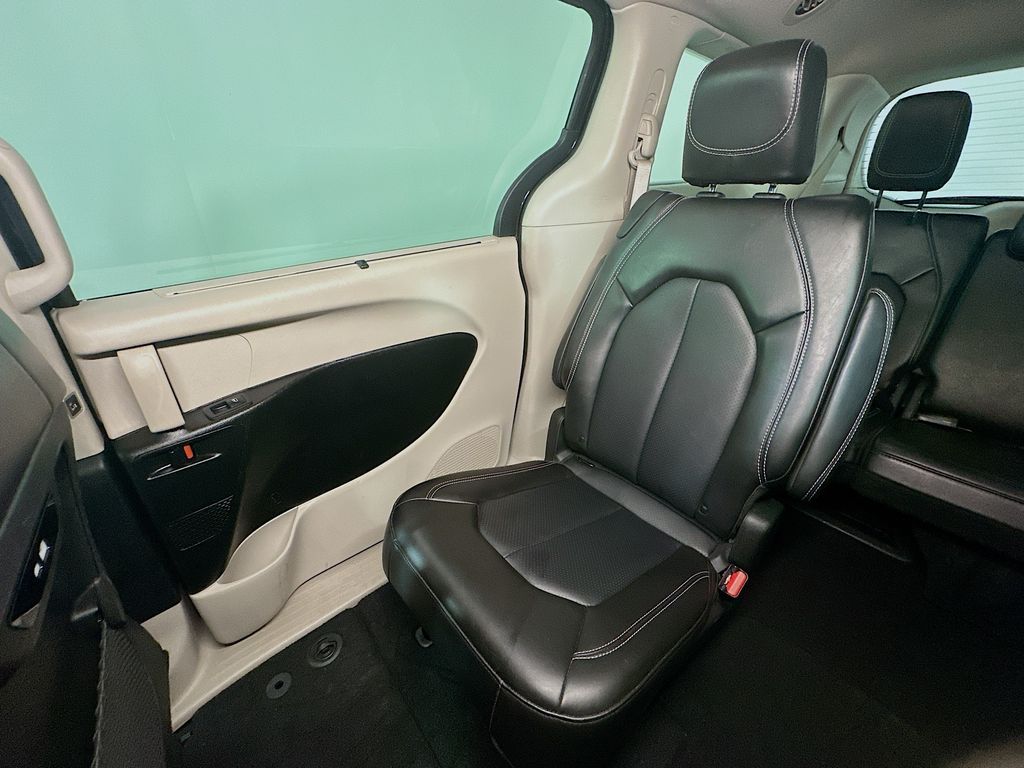 ChryslerPacifica12