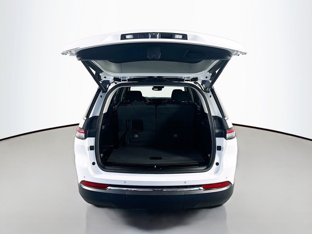 JeepGrand Cherokee L28