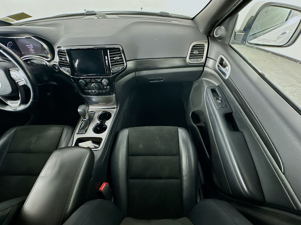 JeepGrand Cherokee11