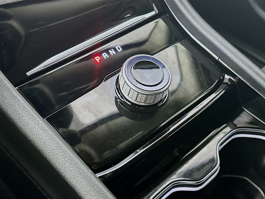 JeepGrand Cherokee L16