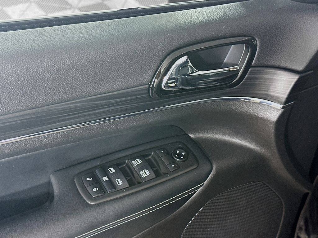 JeepGrand Cherokee24