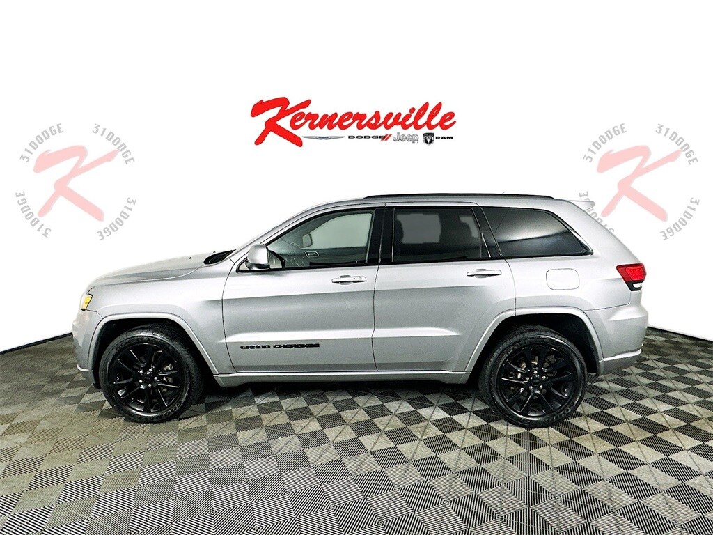 2017 Jeep Grand Cherokee Laredo photo 3