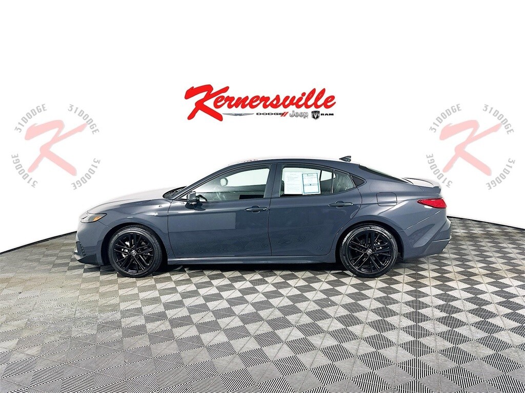 2025 Toyota Camry SE photo 4