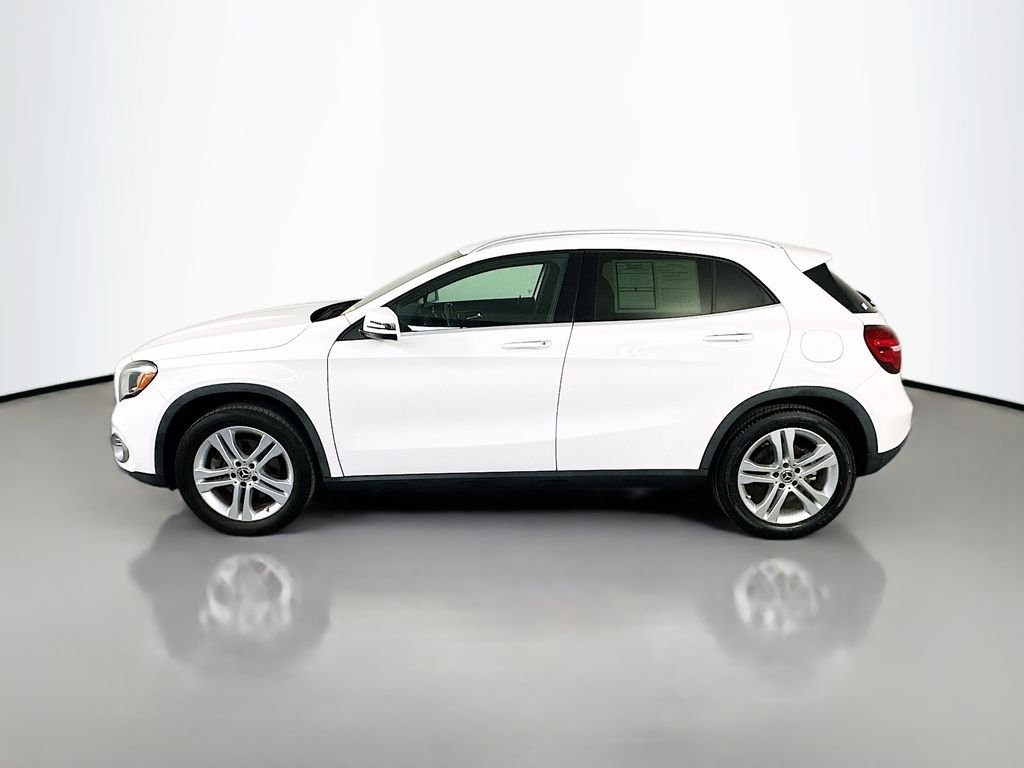 Mercedes-BenzGLA4