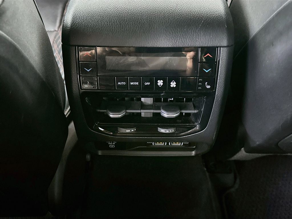 JeepGrand Cherokee22