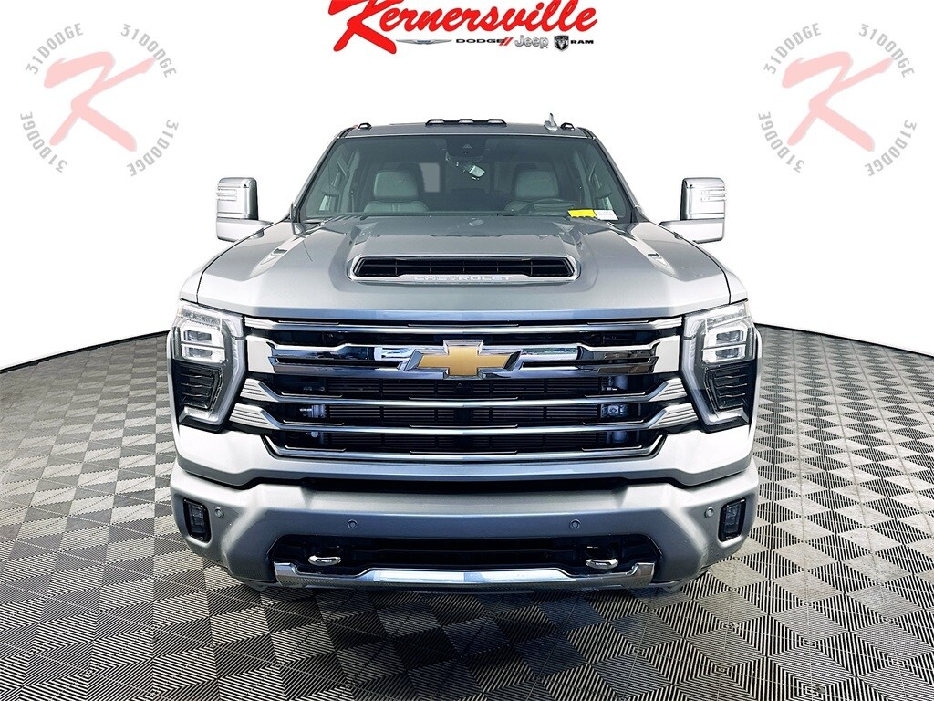 2024 Chevrolet Silverado 3500HD High Country photo 2
