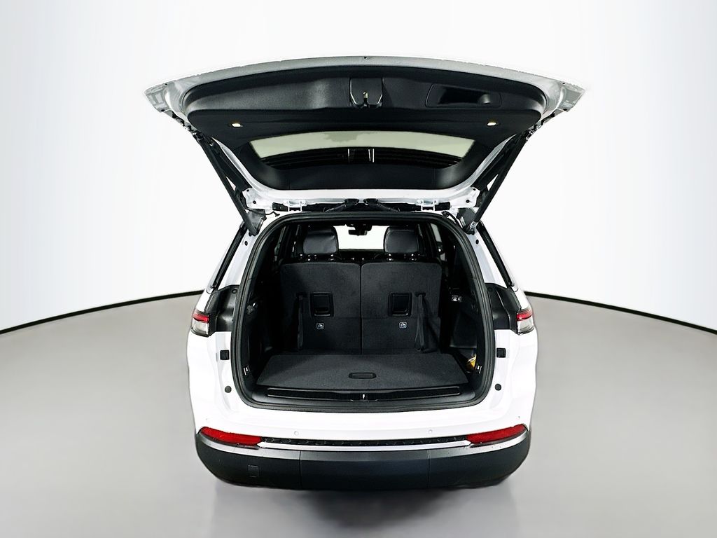 JeepGrand Cherokee L16