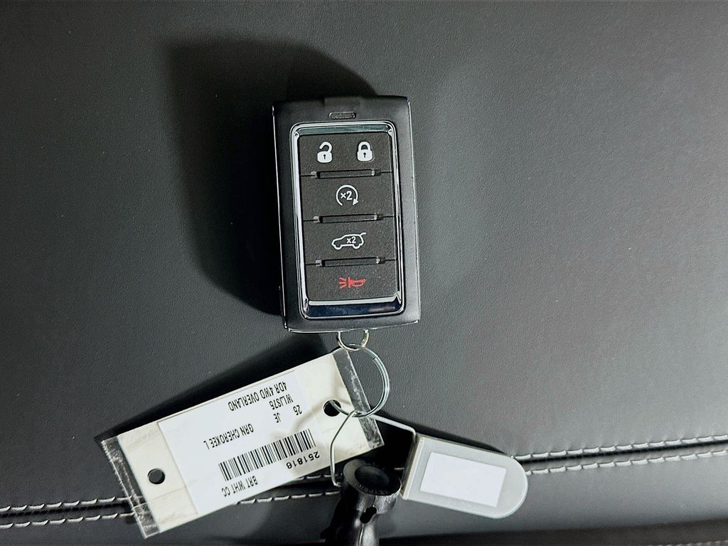 JeepGrand Cherokee L20