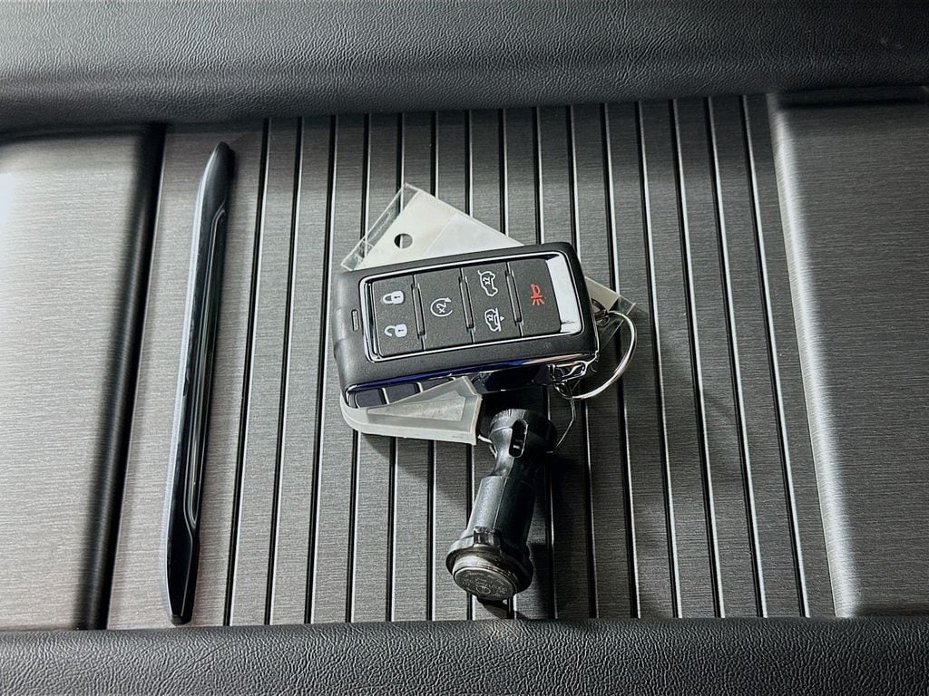 JeepGrand Wagoneer20