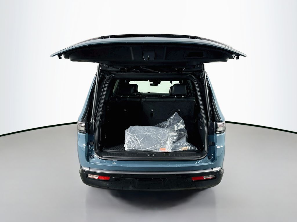 JeepGrand Wagoneer16