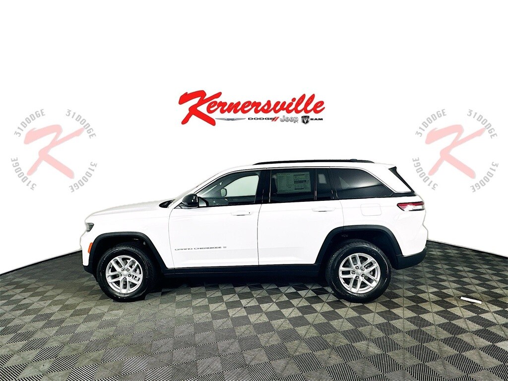 2025 Jeep Grand Cherokee Laredo X photo 3