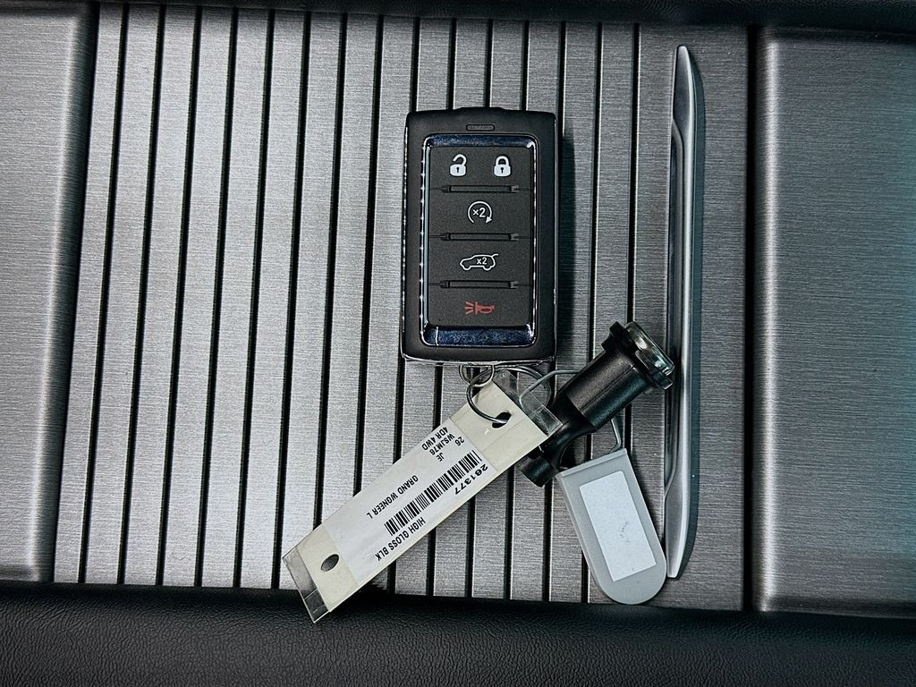 JeepGrand Wagoneer L20