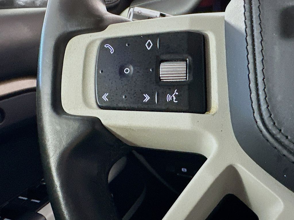 Land RoverDefender 11025