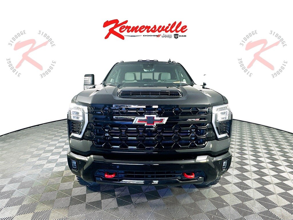2025 Chevrolet Silverado 2500HD ZR2 photo 2