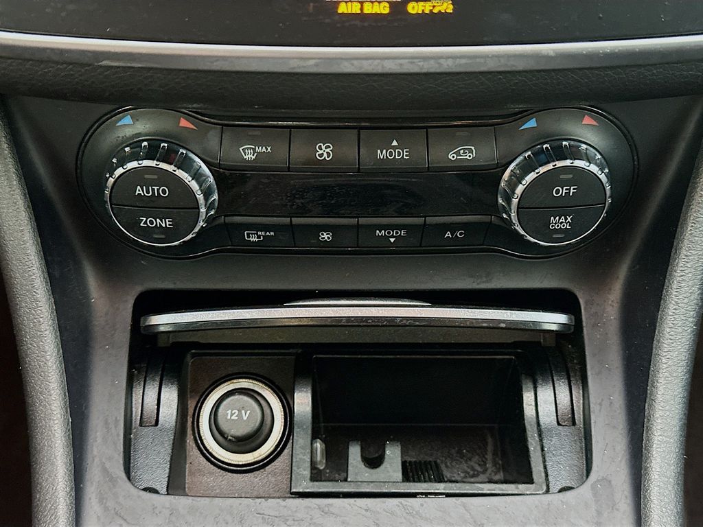 Mercedes-BenzGLA18