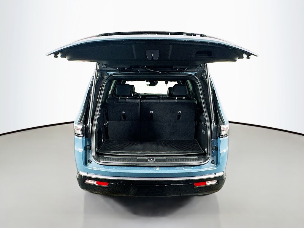 JeepGrand Wagoneer16