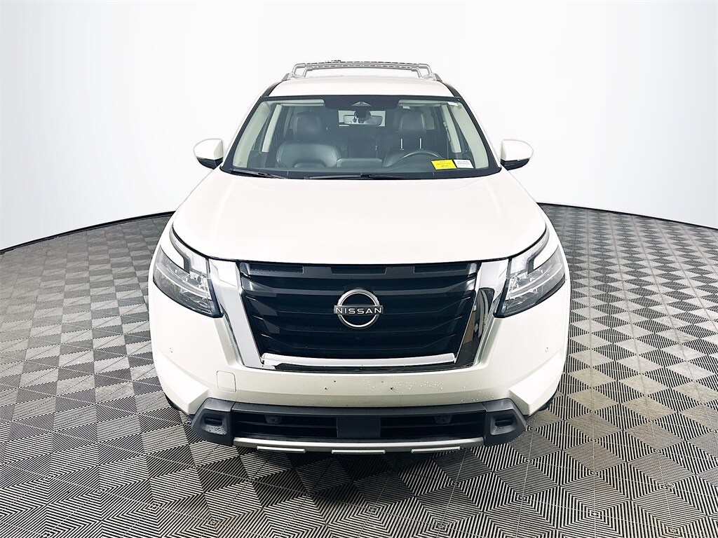 2023 Nissan Pathfinder SL photo 2