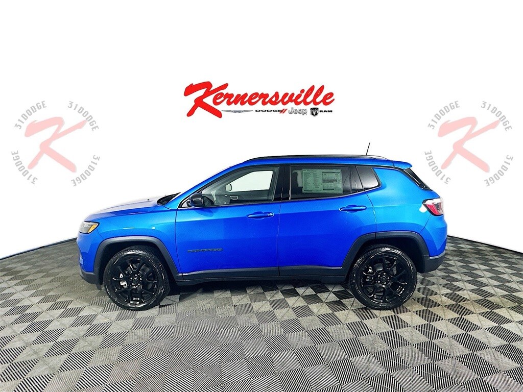 2025 Jeep Compass Altitude photo 3