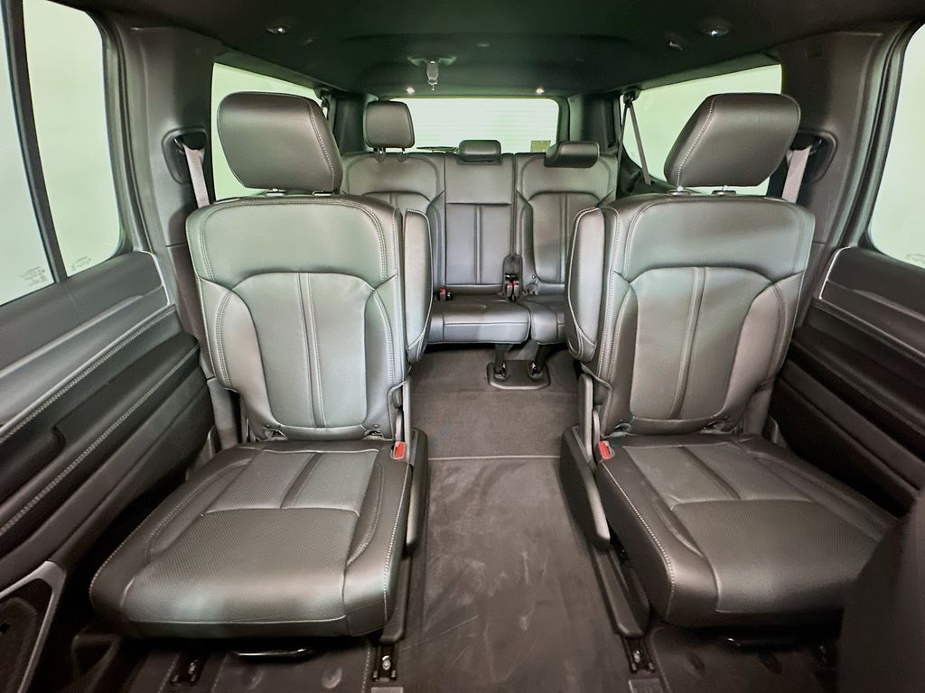 JeepGrand Wagoneer L10