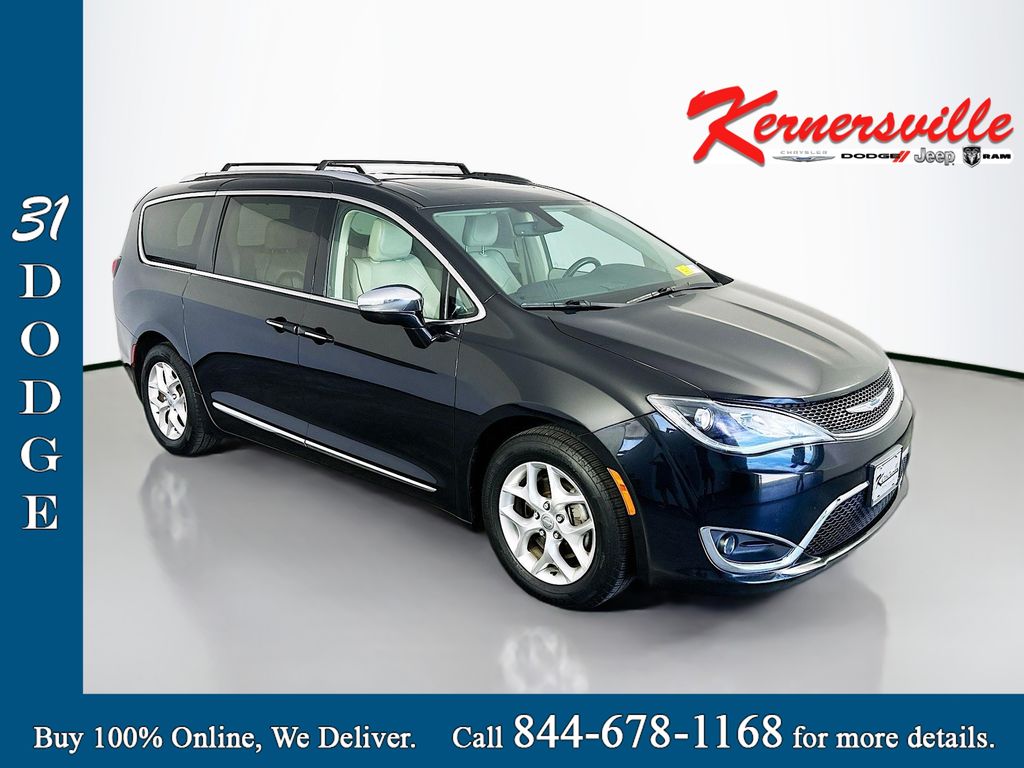 2020 Chrysler Pacifica Limited's photo