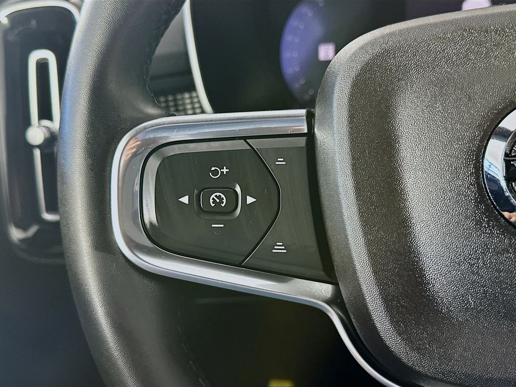 VolvoXC4025