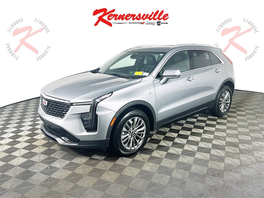 2024 Cadillac XT4 Premium Luxury photo 3