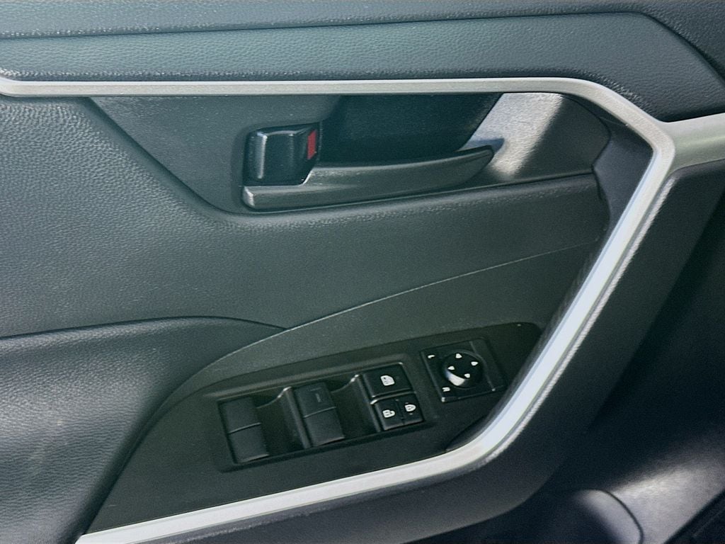 ToyotaRAV4 Hybrid24