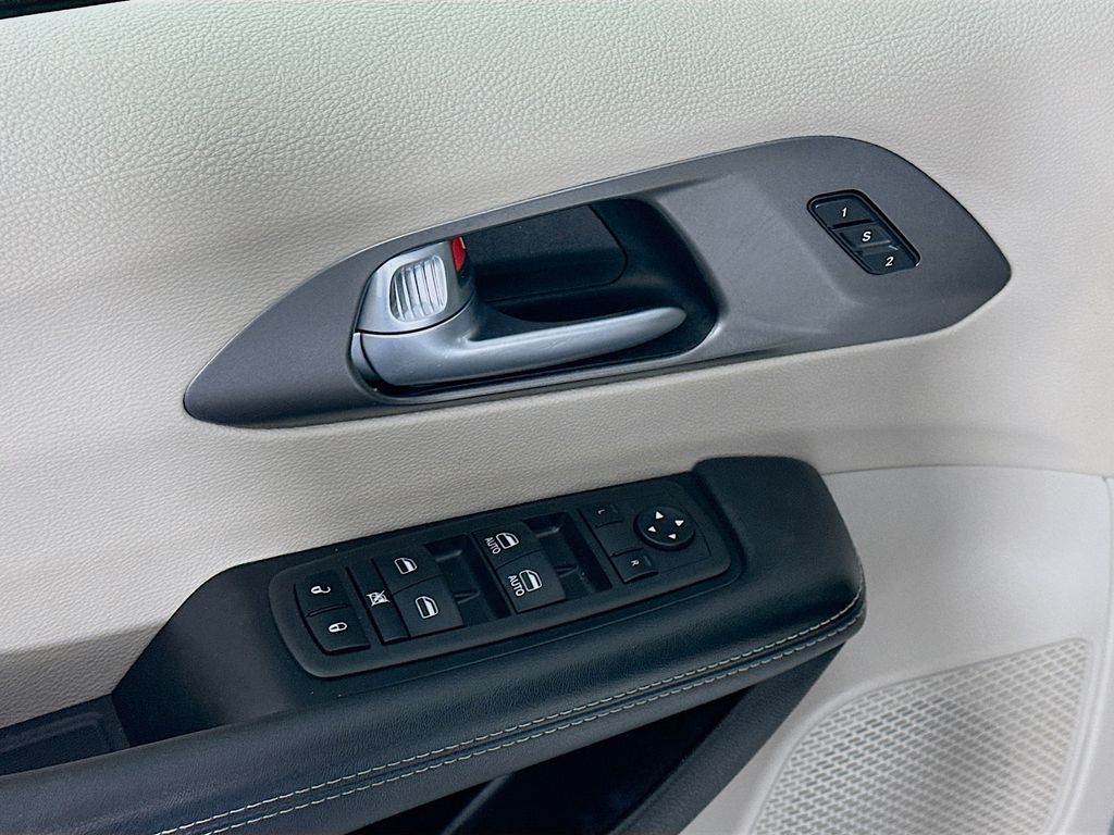 ChryslerPacifica24