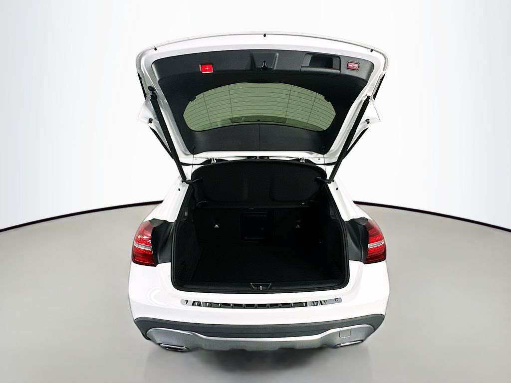 Mercedes-BenzGLA28