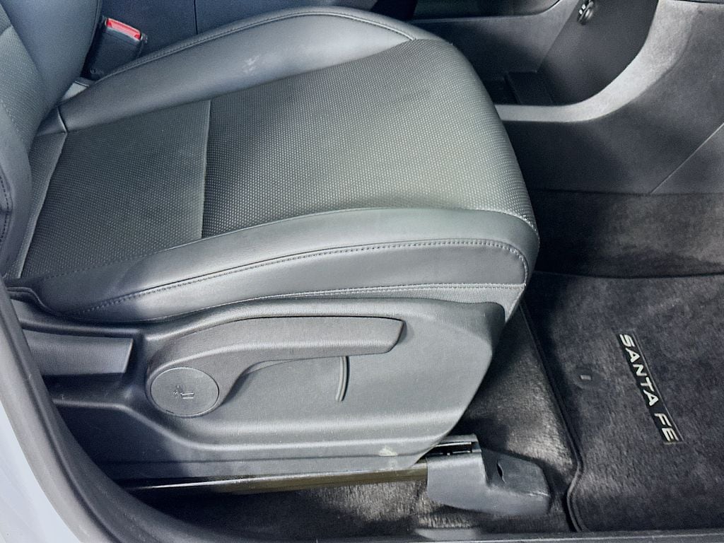 HyundaiSanta Fe23