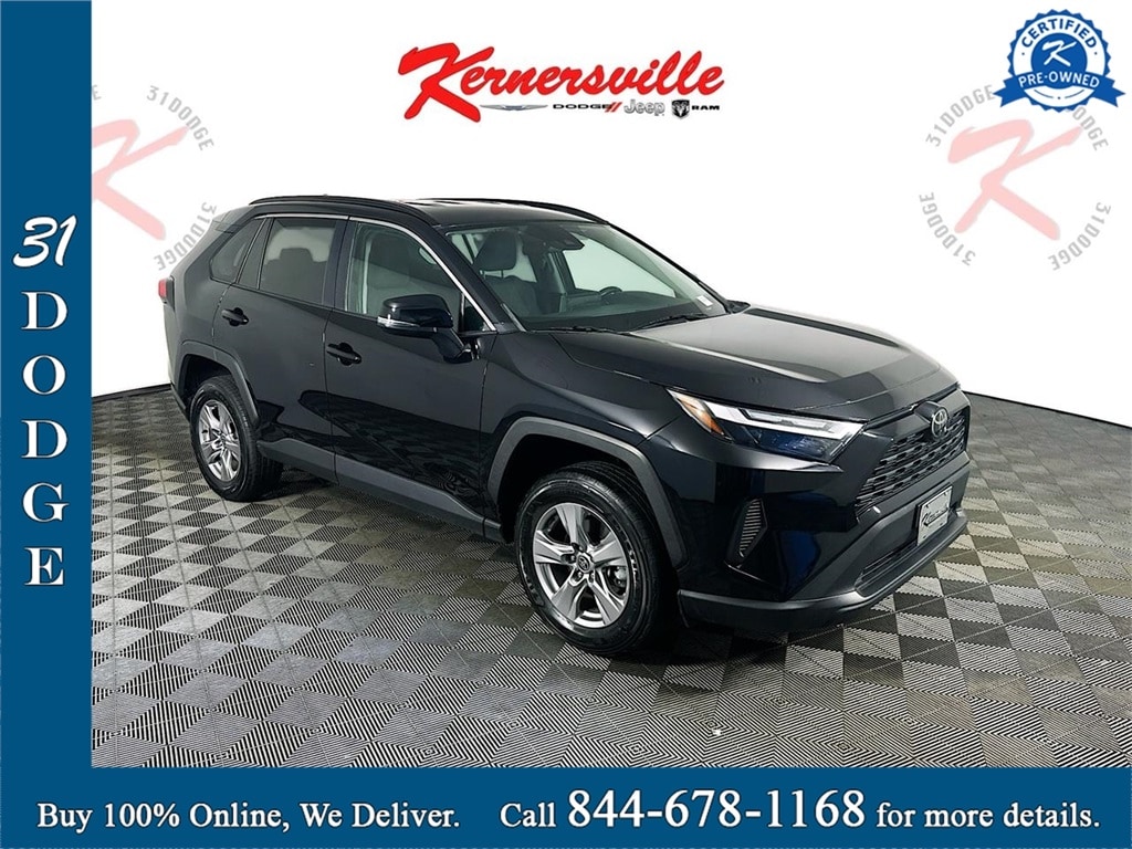 2023 Toyota RAV4 XLE's photo