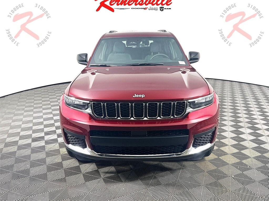 2025 Jeep Grand Cherokee Laredo X photo 2
