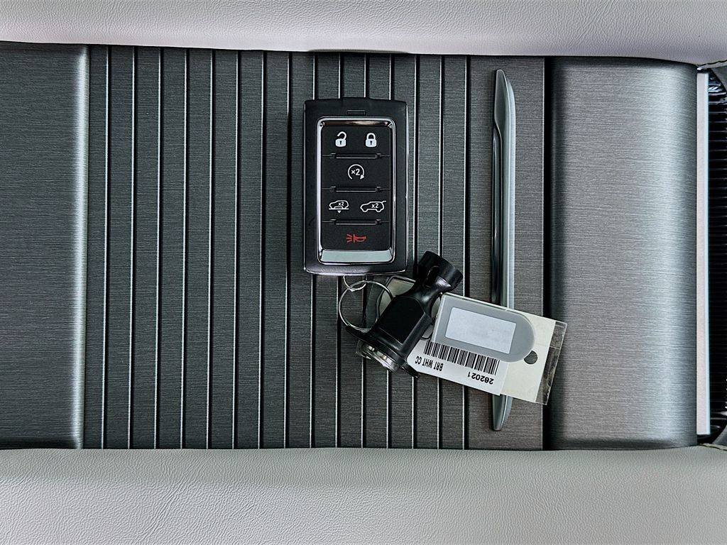 JeepGrand Wagoneer L20