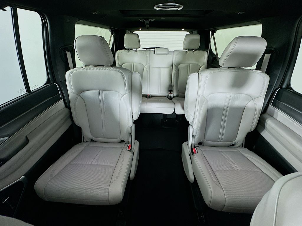 JeepGrand Wagoneer L10