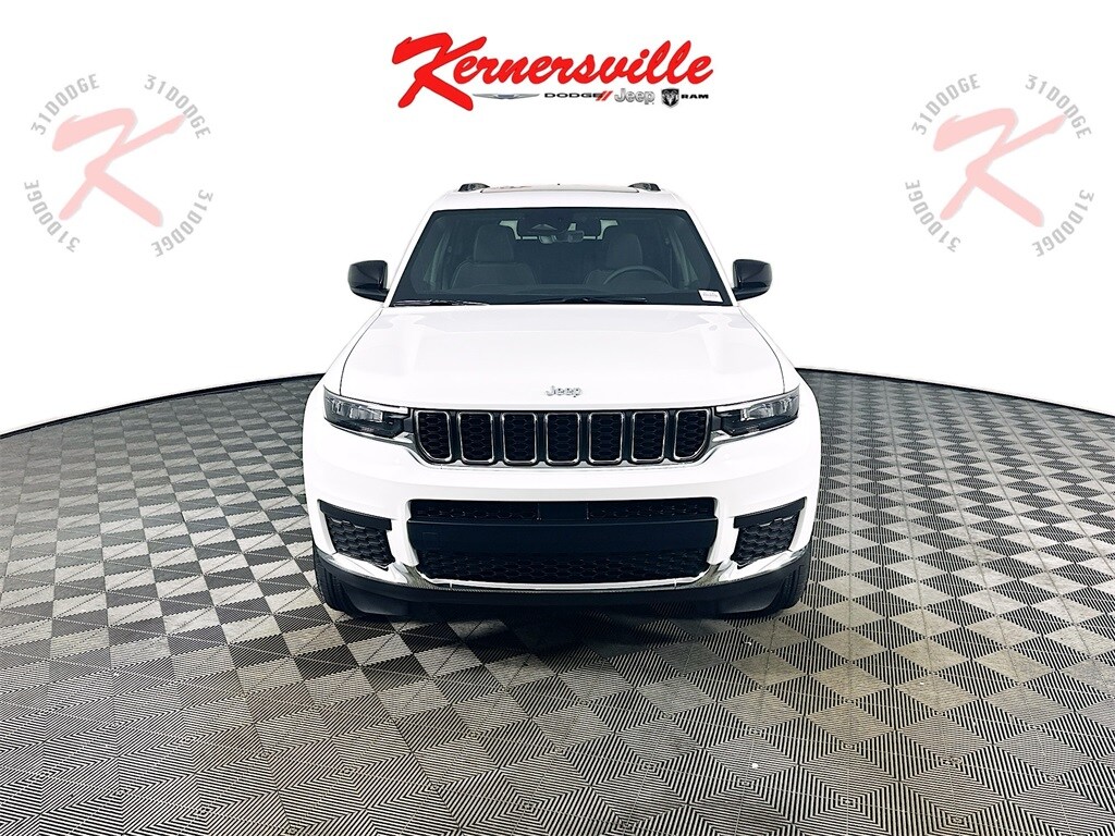 2025 Jeep Grand Cherokee Laredo X photo 2