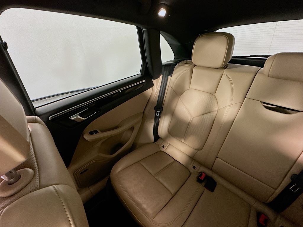 PorscheMacan12