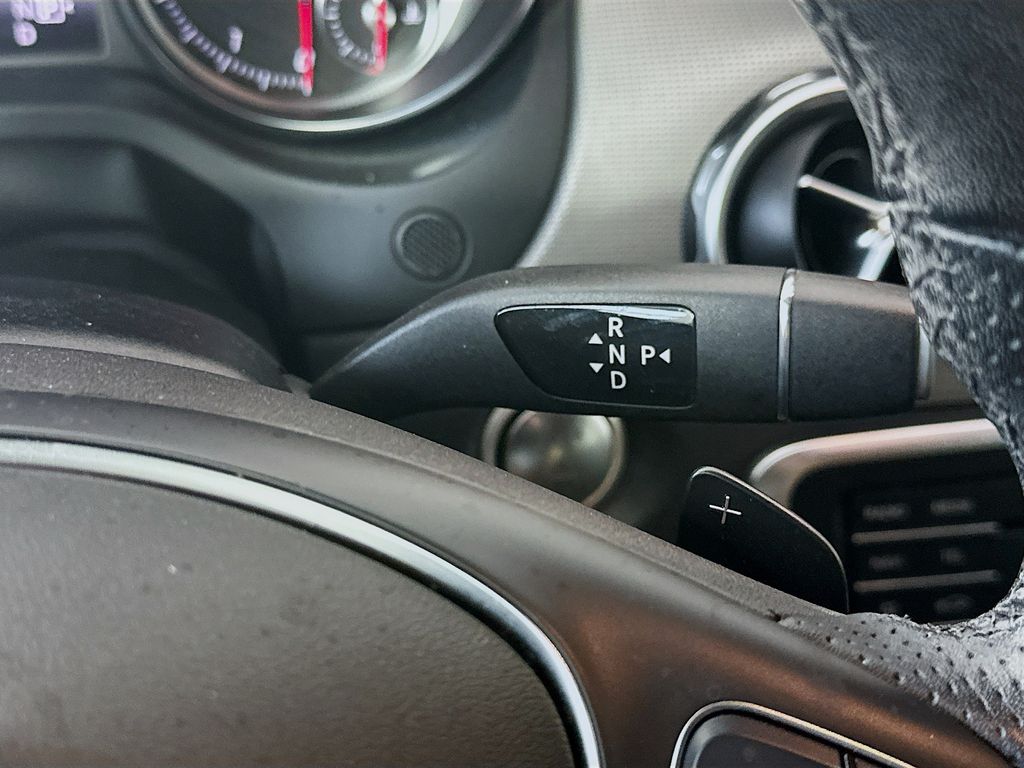 Mercedes-BenzGLA16