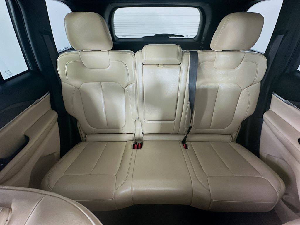 JeepGrand Cherokee13