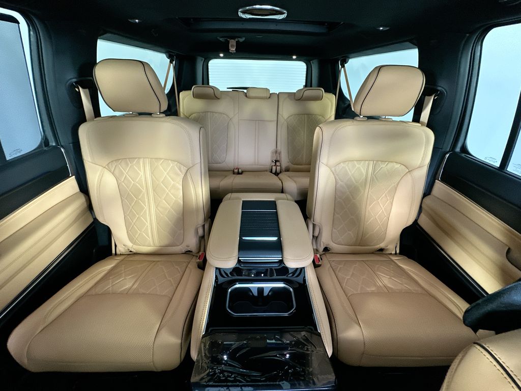 JeepGrand Wagoneer L10